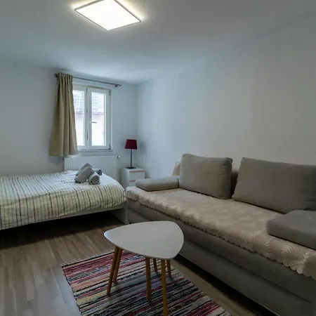 Nette Altbauwohnung In Biebrich * Βιζμπάντεν