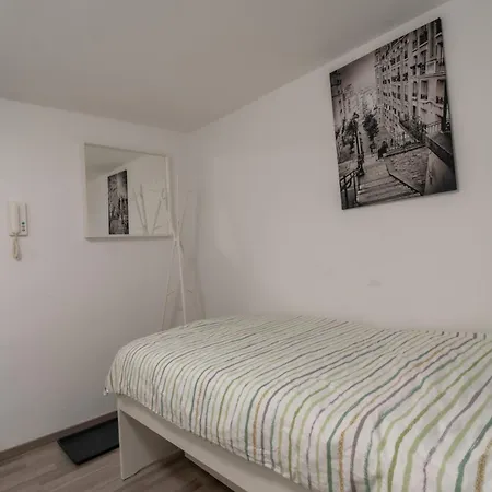 Nette Altbauwohnung In Biebrich Διαμέρισμα