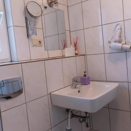 Nette Altbauwohnung In Biebrich Διαμέρισμα *